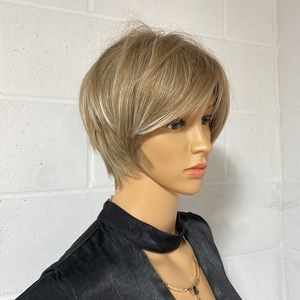 NWT 8” ash lights sandy beige light gold short unisex soft light wig averagesize